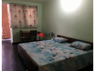 Bambalapitiya: furnished room for rent