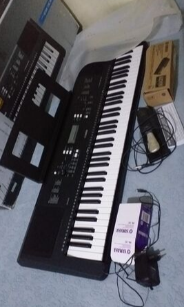 yamaha-digital-keyboard-and-yamaha-sustain-pedal-for-sale-big-0