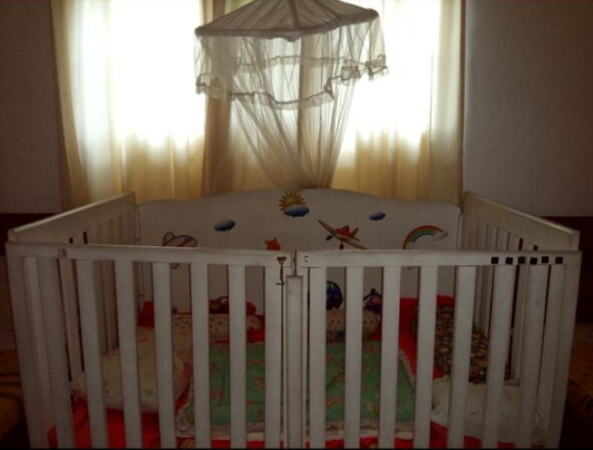 used-baby-cot-big-1